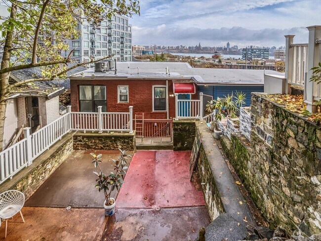 Building Photo - 9017 Riverside Pl