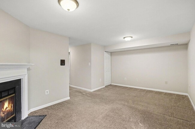 Building Photo - 2003 Paddle Boat Ln