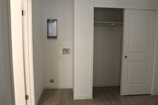 Building Photo - Brand New Home for Rent with Mother In Law Suite and Solar- Sydney Park