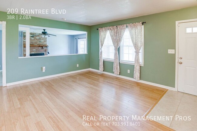 Building Photo - 209 Raintree Blvd