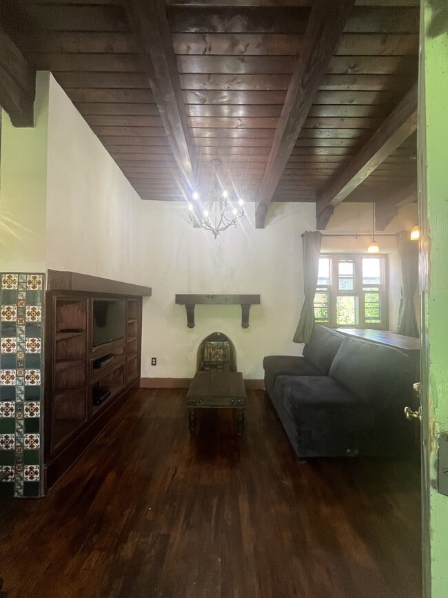Building Photo - 104 Padre Martinez Ln