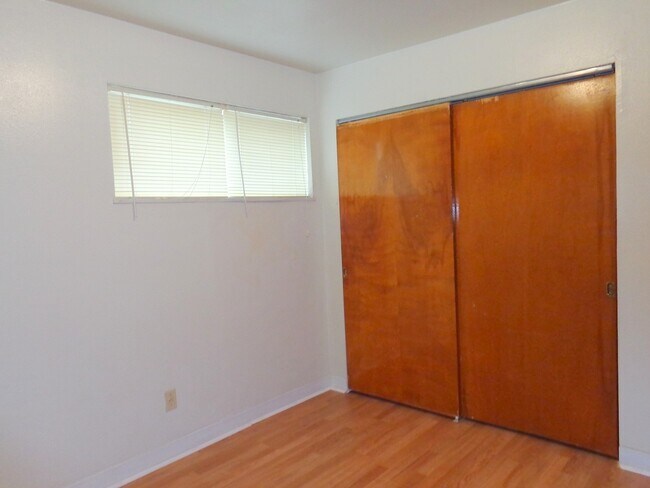 Interior Photo - 4375-4409 Chippewa