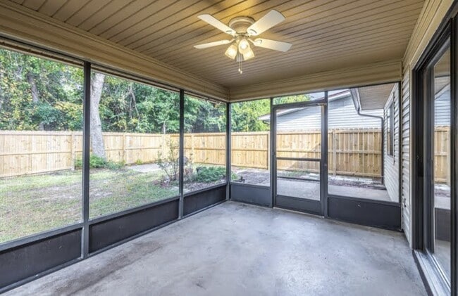 Building Photo - 355 Evergreen Ave