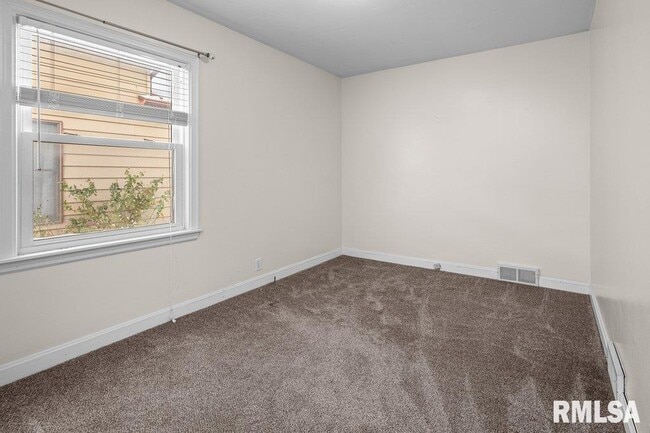 Building Photo - 1916 33rd St