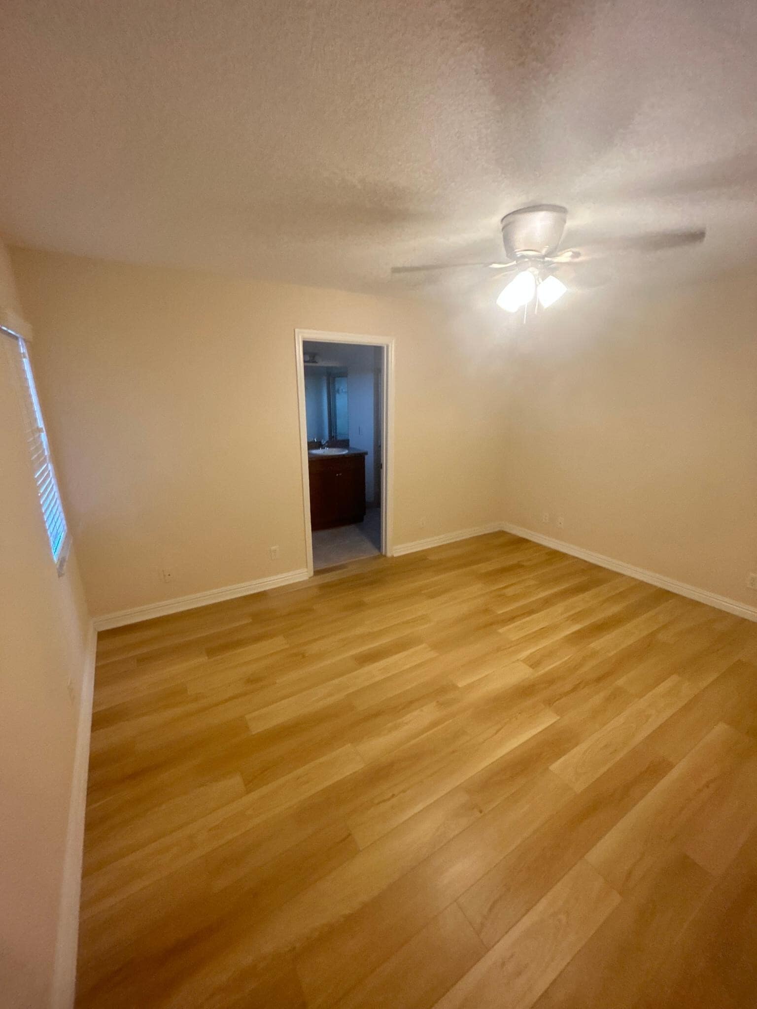 Building Photo - 5795 SE Mitzi Ln