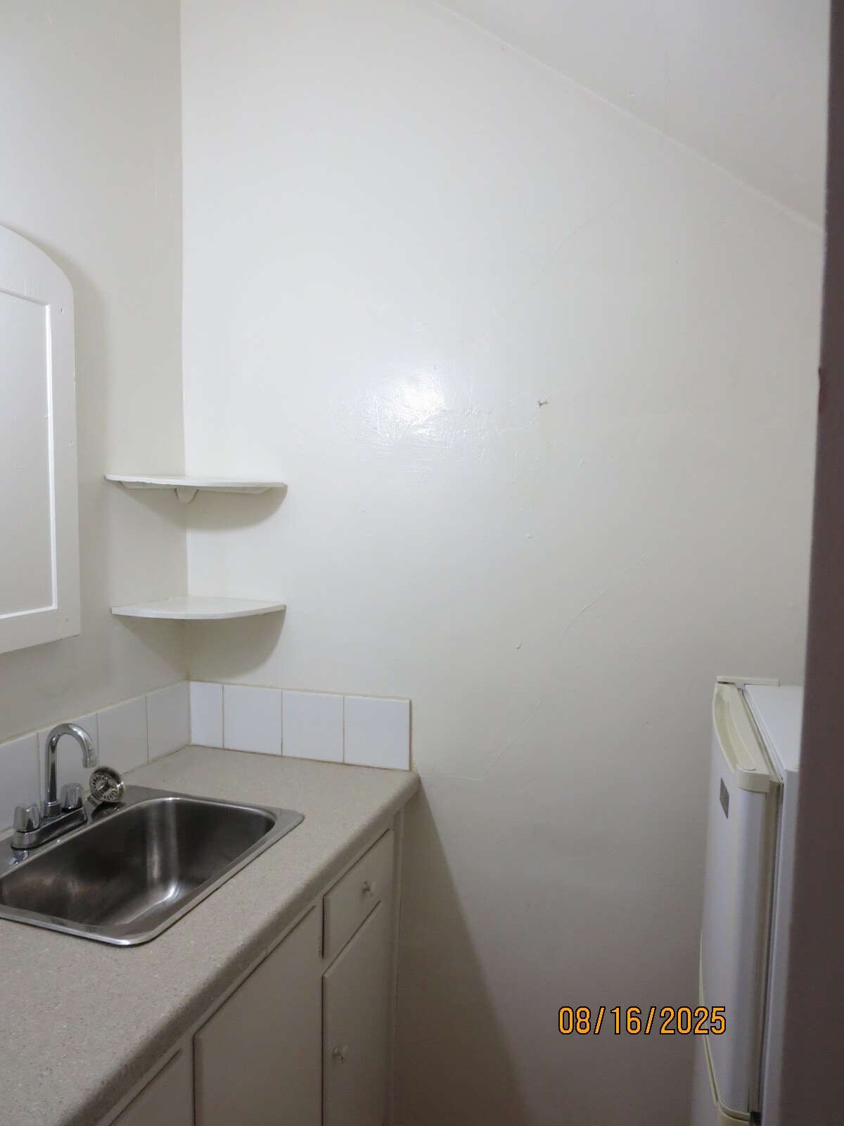 kitchenette - 5648 W 6th St