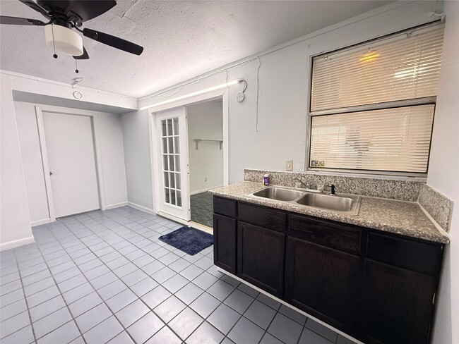 Building Photo - 10807 Emery Dr