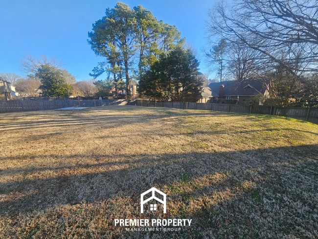 Building Photo - Spacious 4BR Germantown Home w/ Fireplace & Fenced Yard