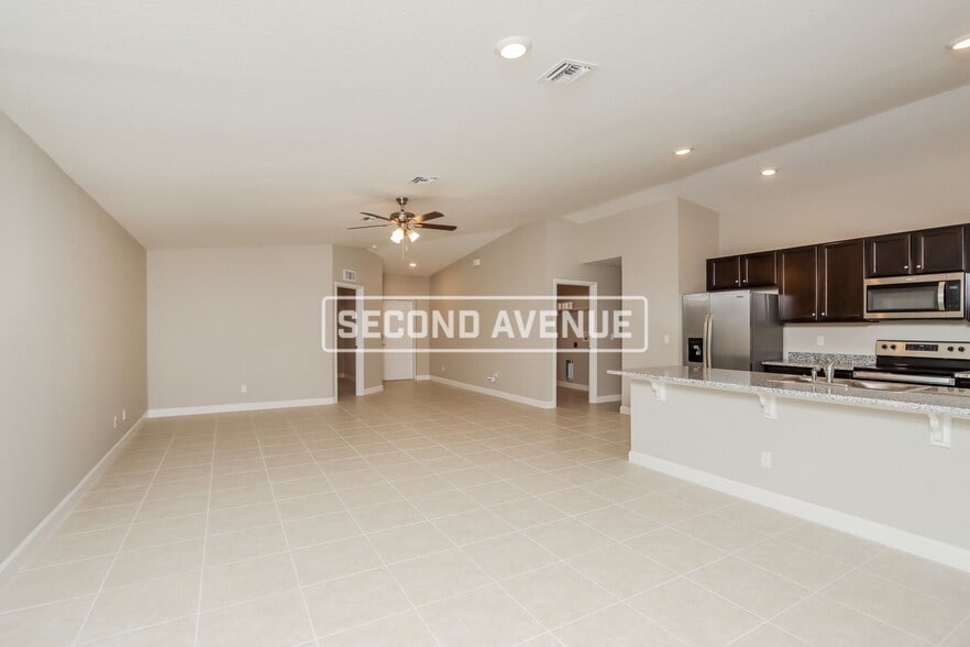 Building Photo - 550 Waterside Rd SE