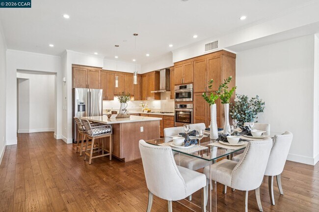 Building Photo - 1756 Cole Ave