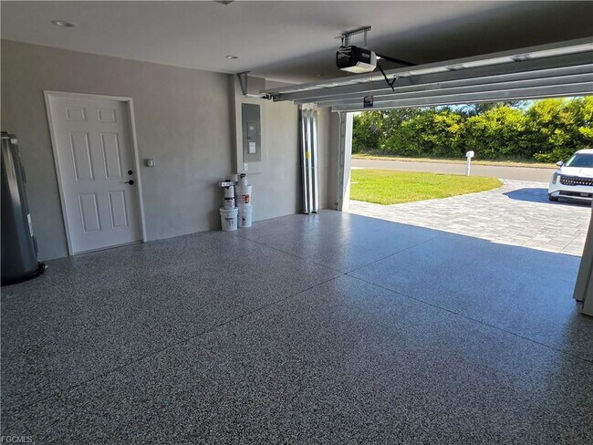 Building Photo - 118 NW 1st Pl