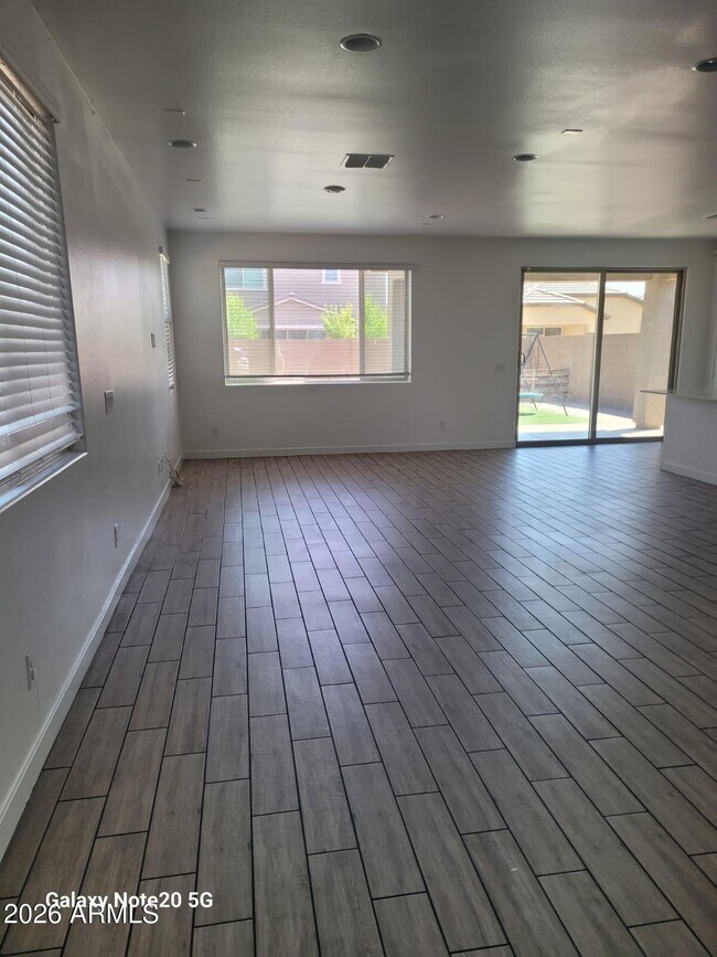 Building Photo - 9207 W Sells Dr