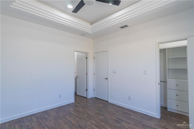 Building Photo - 14 N Sugar Bear Dr