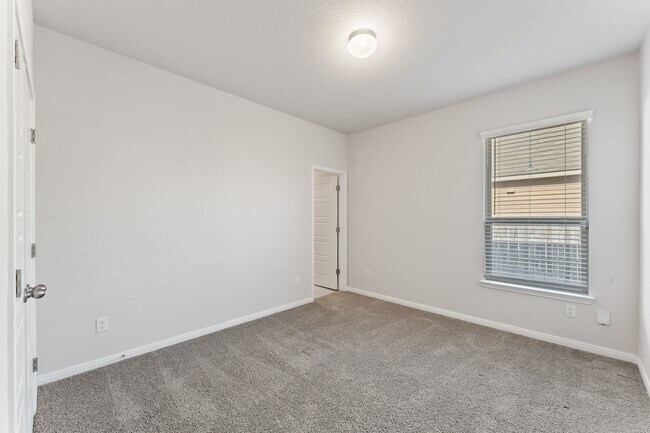 Building Photo - 229 Stag Way