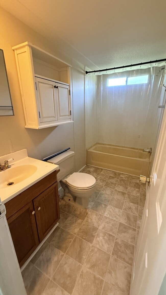 Building Photo - 284 Speedway Dr