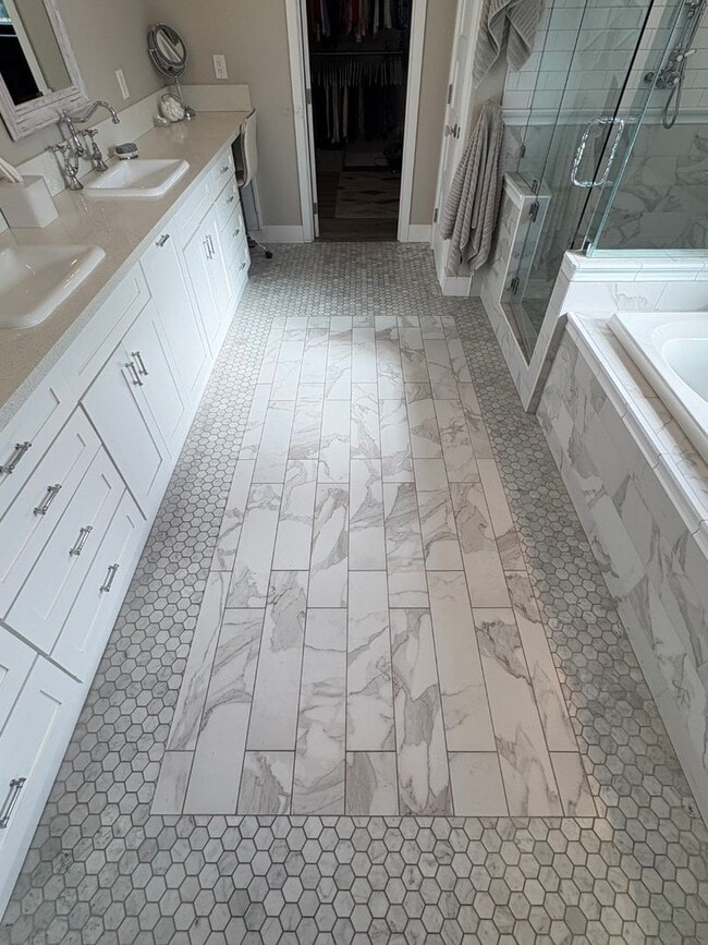 Building Photo - Remodeled Craftsman style 3 bedroom, 3 bathroom home - this is NOT your typical rental - Must See!!