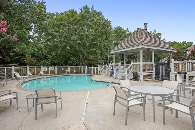 Building Photo - 911 Hollyfax Cir NE