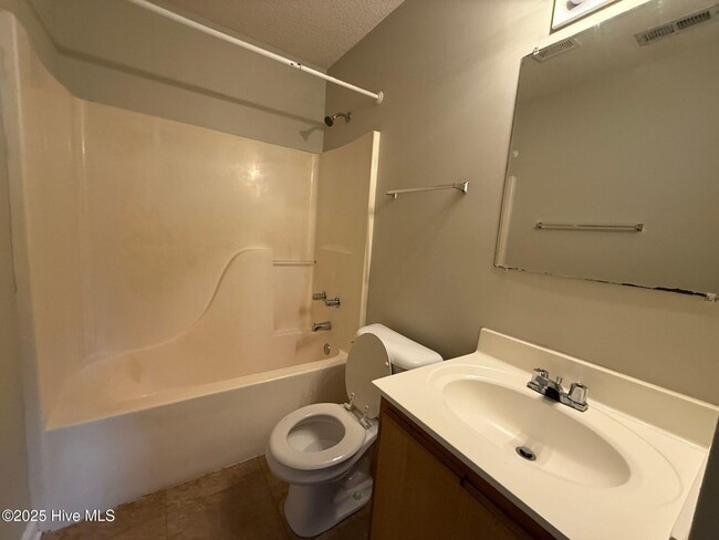 Building Photo - 106 Persimmon Ct