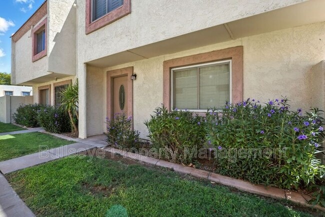 Building Photo - 7832 E Rovey Ave
