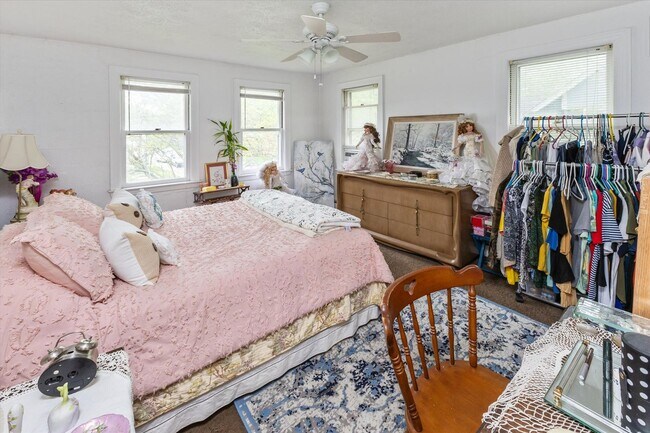 Building Photo - 547 W Main St