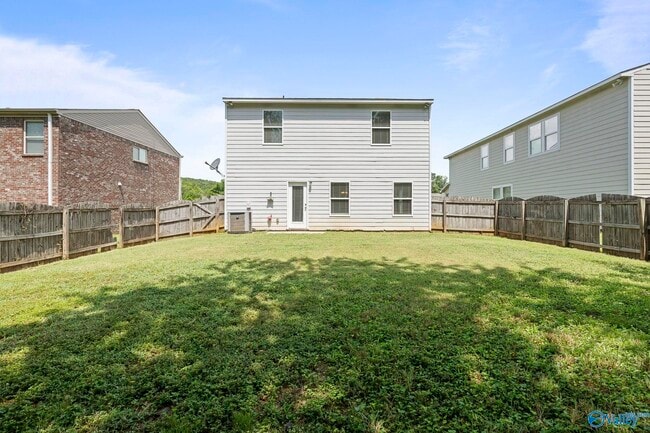 Building Photo - 102 Whitestone Dr NE