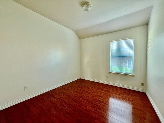 Building Photo - 2114 Indianapolis Dr