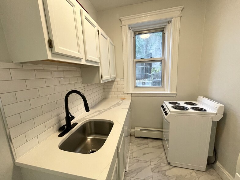 Building Photo - 110 Strathmore Rd