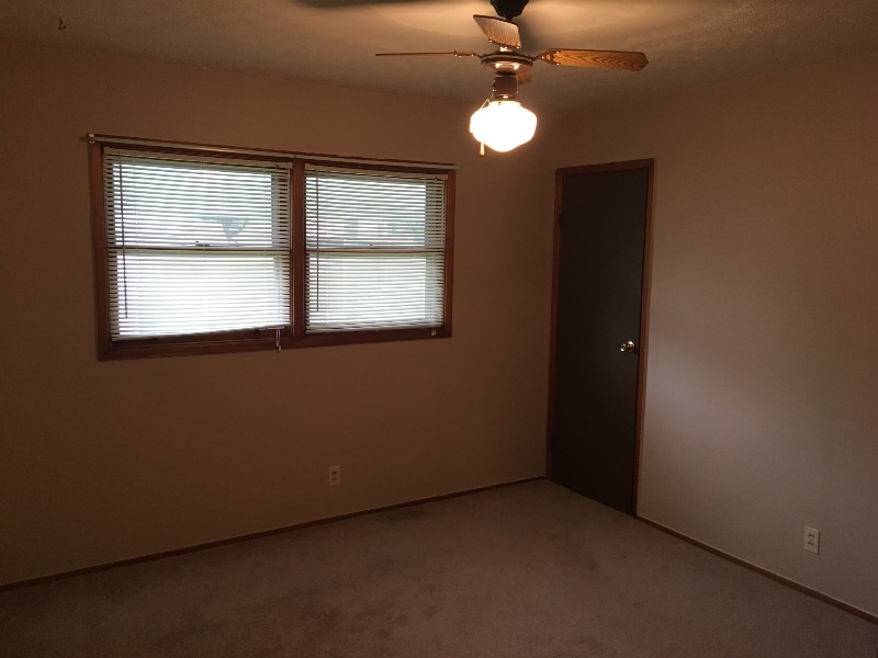 Building Photo - 1021 Valley Dr NW