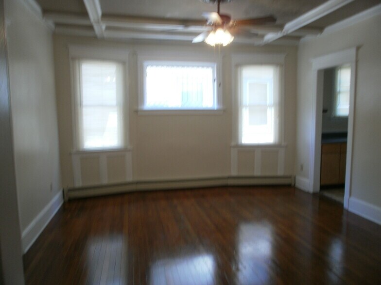 Livingroom - 405 Ellsworth Ave