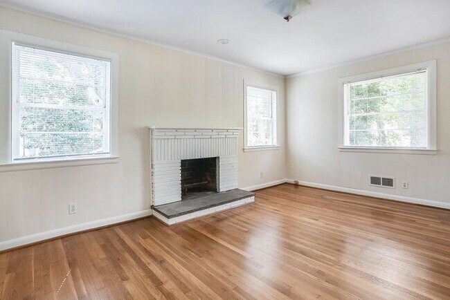 Building Photo - Druid Hills Hidden Gem! 4Bed-3 Bath, Hardwood Floors, Available NOW!