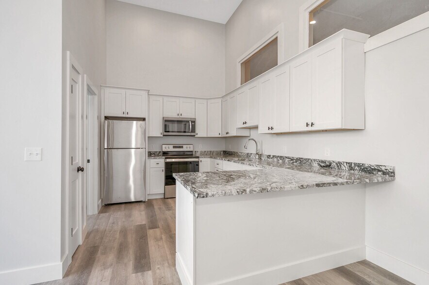 Building Photo - 72 Boisvert St