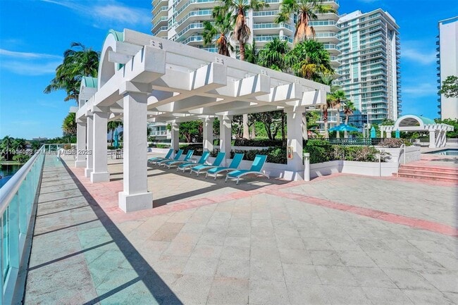 Building Photo - 16500 Collins Ave