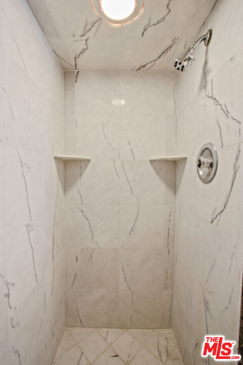 Building Photo - 9303 Burton Wy