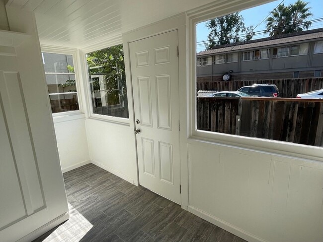 Building Photo - Charming & Bright 3 Bedroom 1 Bathroom Home Walking Distance to SJSU
