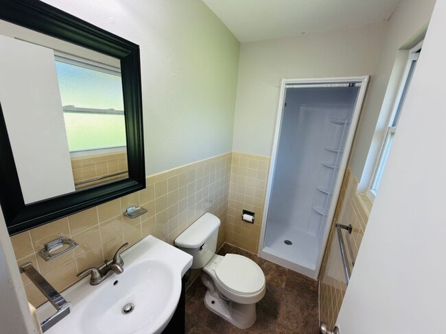 Building Photo - Move-In Ready 3BR/2BA Home with 2-Car Garage in St. Charles