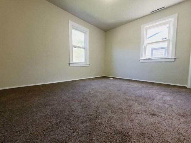 Building Photo - 2 Bedroom In Gary