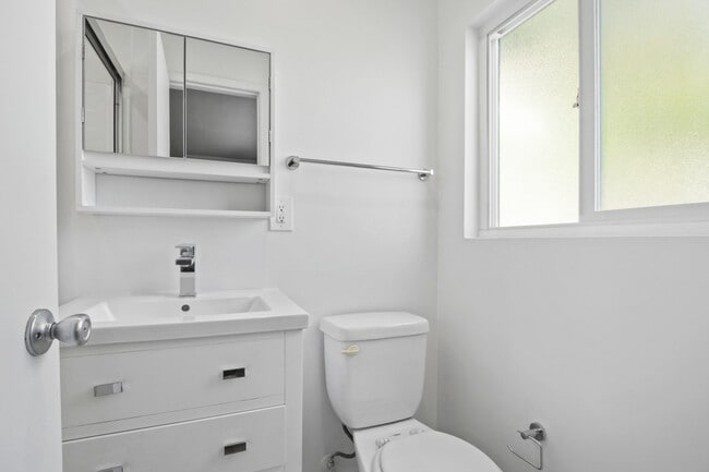 Master Bathroom - 1565 Santa Ana Ave
