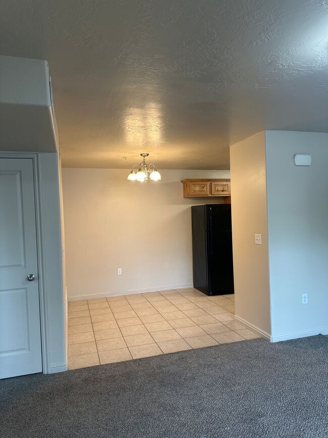 Building Photo - Green River 3 bed 2 bath Condo