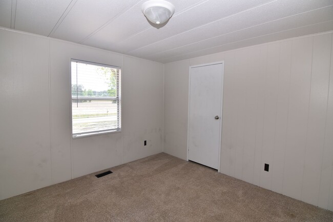 Building Photo - Spacious & Updated Double-Wide Home on a L...
