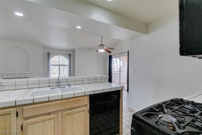 Building Photo - 7570 W Flamingo Rd