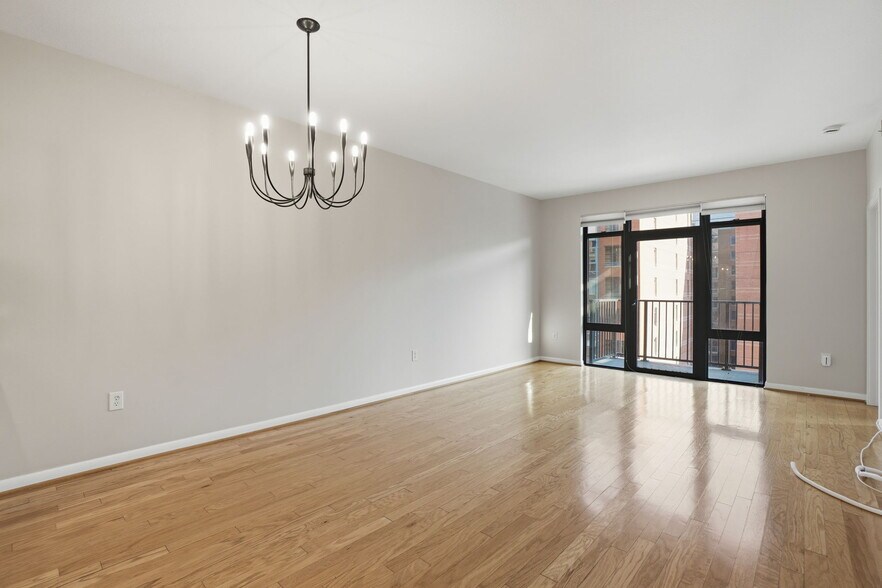 Building Photo - 1001 L St NW