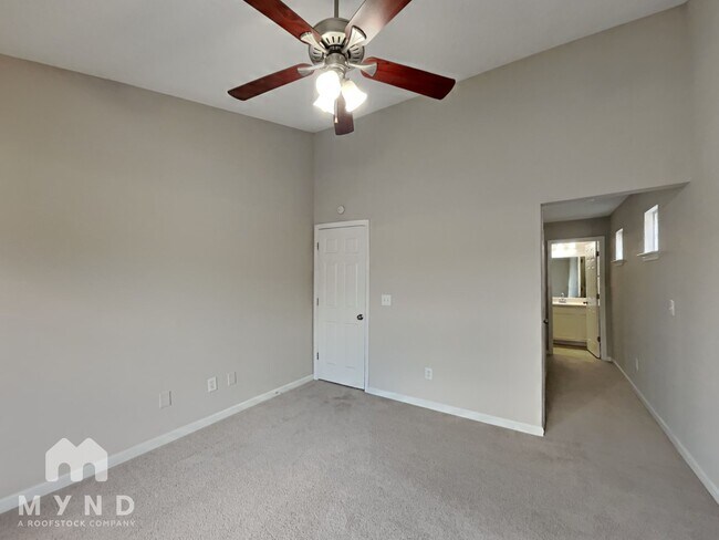 Building Photo - 227 London Dr