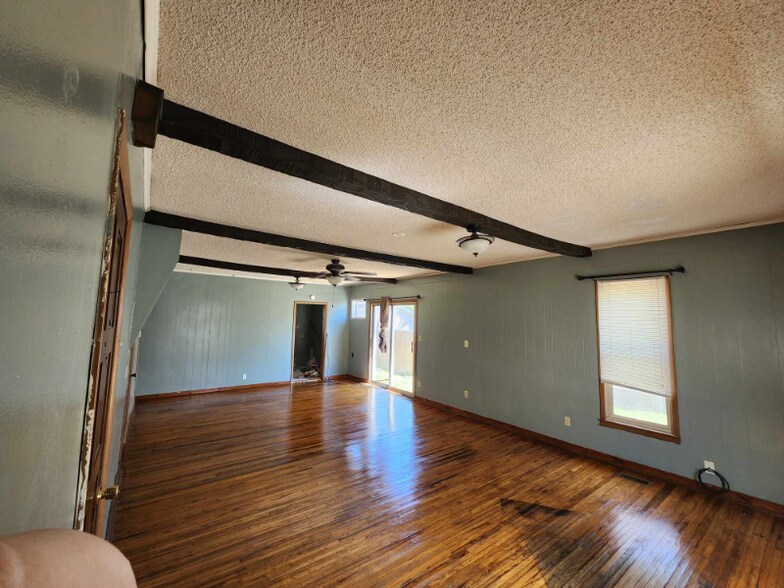 Building Photo - 818 W Locust St