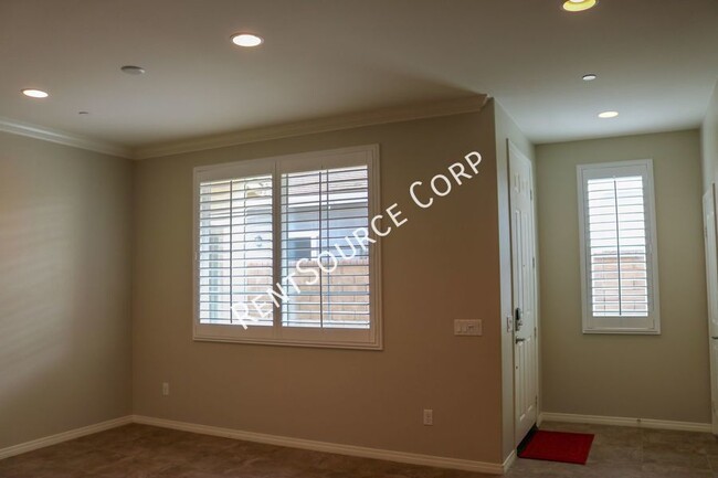 Building Photo - 1 Bedroom, 1 Bath Attached Guest House For...
