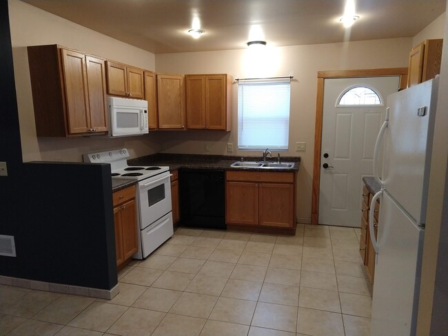 Open Concept Kitchen - 1313 State St