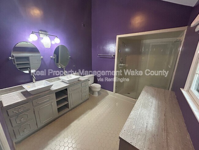 Building Photo - 4500 Connell Dr
