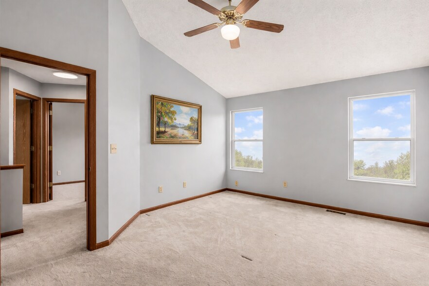 Building Photo - 8635 Oak Creek Dr