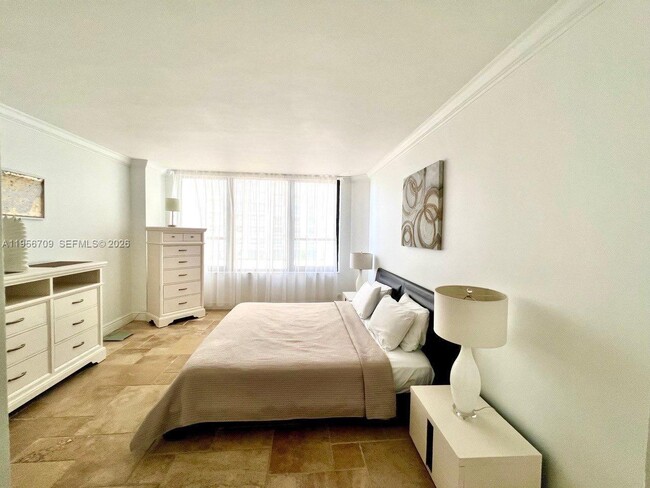 Building Photo - 3505 S Ocean Dr