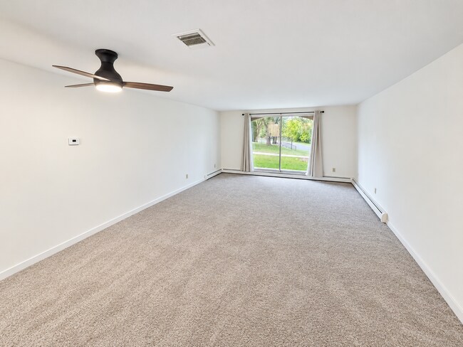 Building Photo - 4000 W Rivers Edge Cir