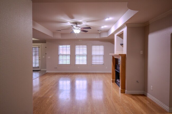 Building Photo - 202 Dawn Dr